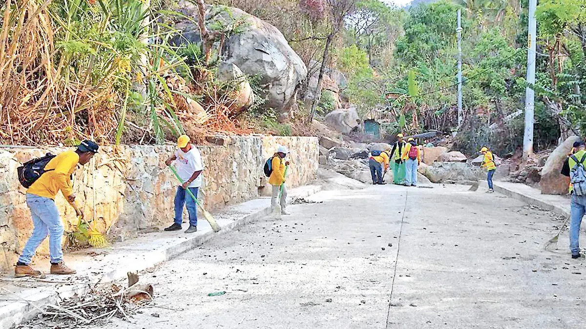 Limpieza en canal pluvial